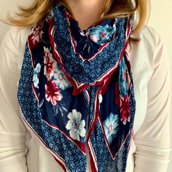 J. Crew Accessories - J. Crew Scarf